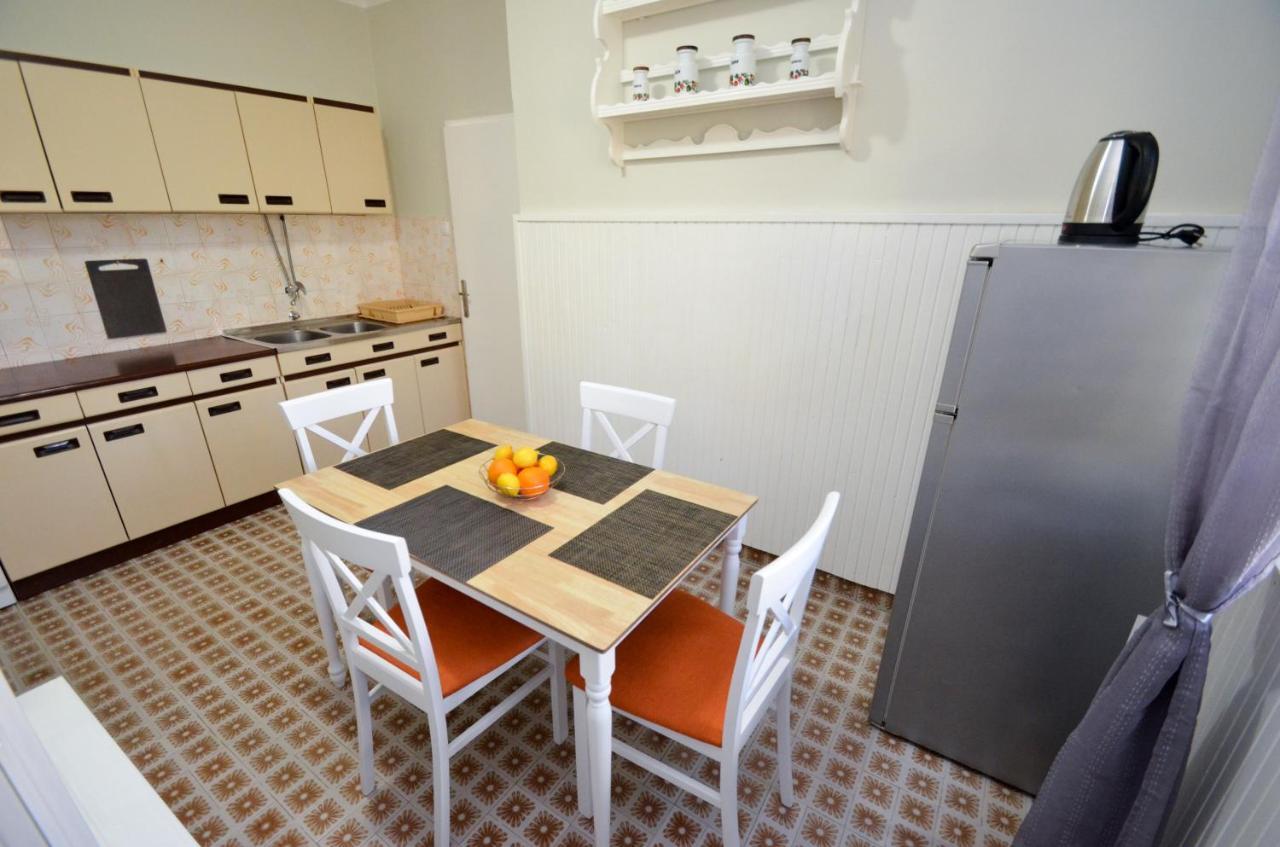 Red House Apartment Cattaro Esterno foto