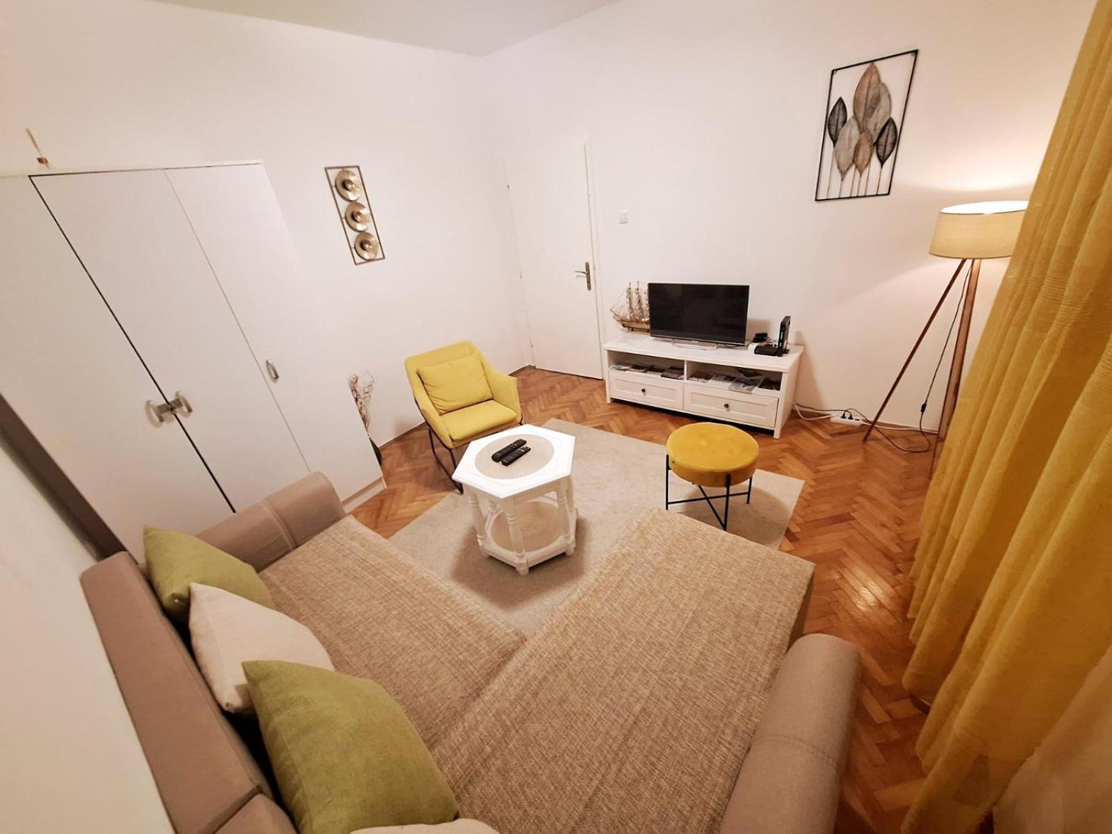 Red House Apartment Cattaro Esterno foto