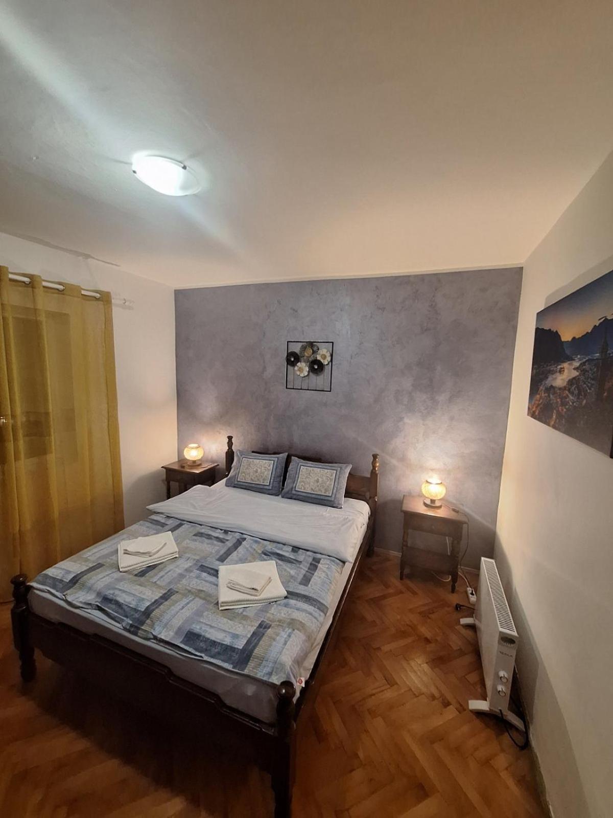 Red House Apartment Cattaro Esterno foto